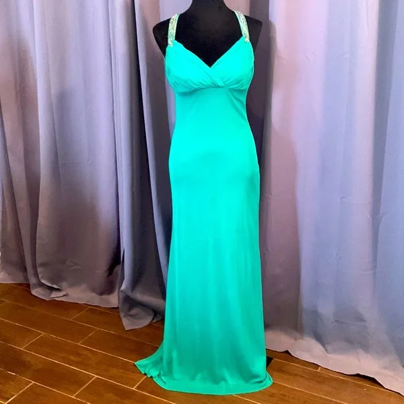 Ignite Evenings Dresses | Stunning Ignite Evenings Long Floyd Gown With Sequin Embellishments. Size Small. | Color: Green | Size: S | Roxanneavery's
